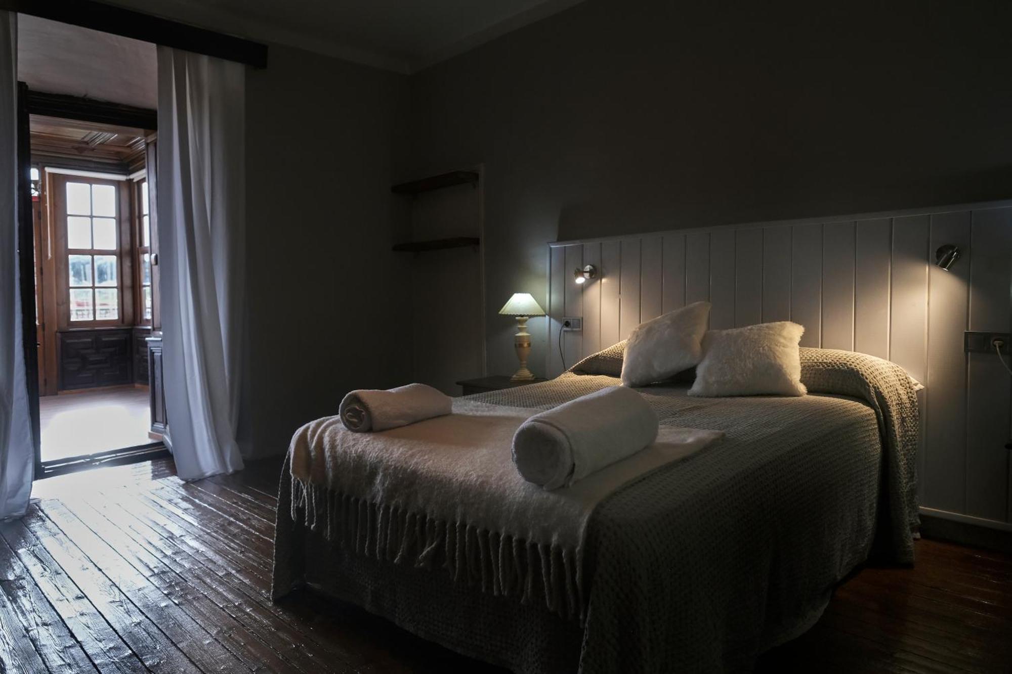 Terradillos Casa Rural Palacio Conde De Aldana Con Piscina Entre Encinares Y Dehesas מראה חיצוני תמונה